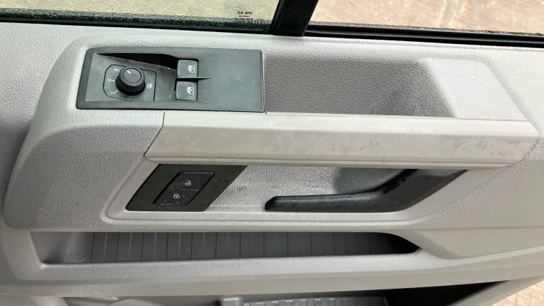 Volkswagen Crafter Cr35 Mwb Diesel 2.0 TDI 140PS Commerce Plus High Roof Van Auto